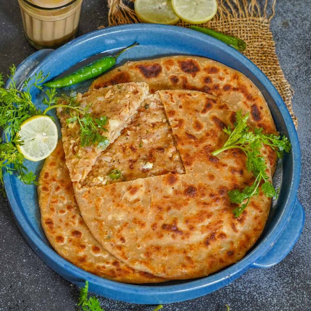 Aloo-Paneer-Paratha-2-3